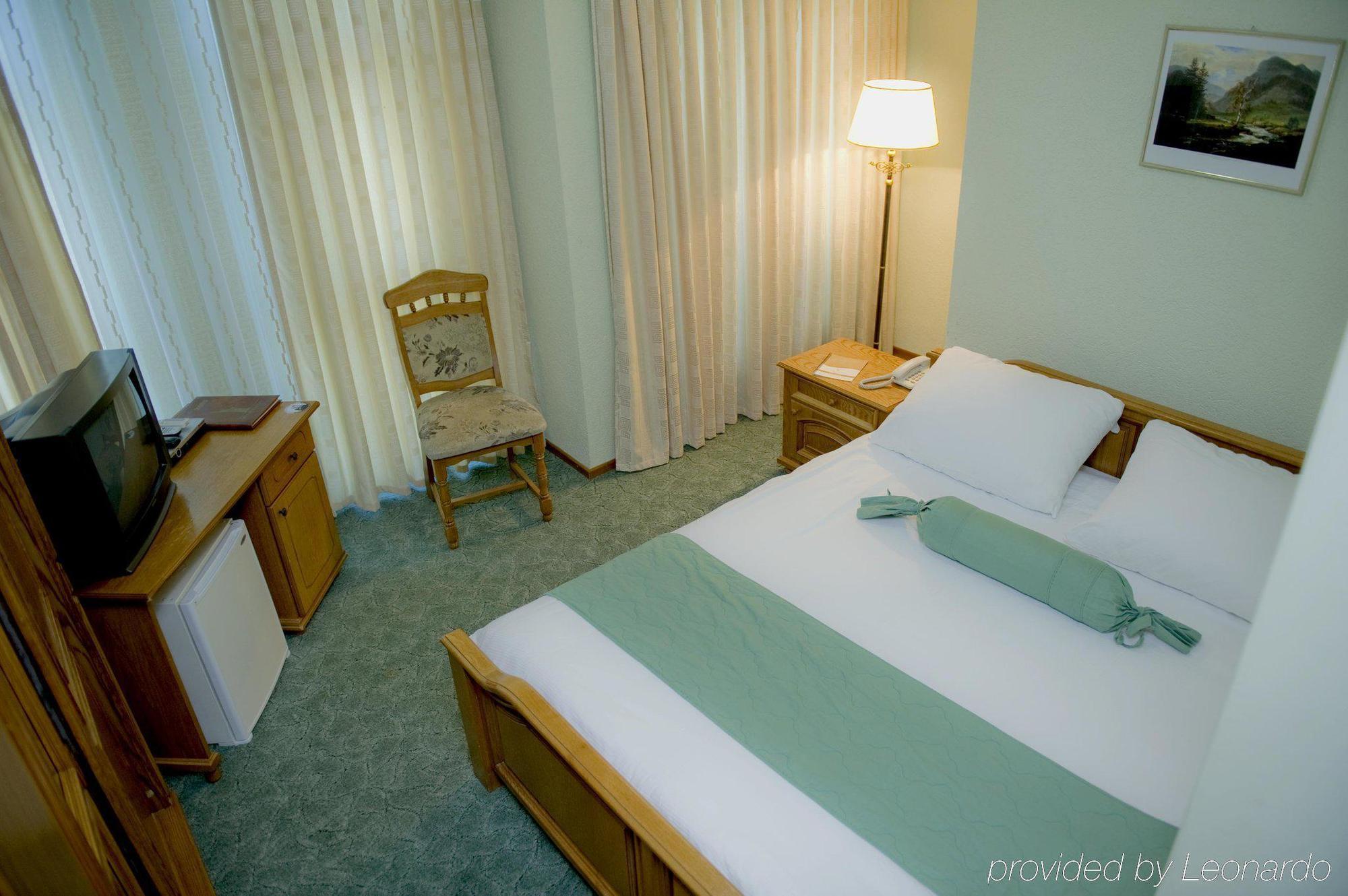 Hotel Victory Pristina Esterno foto
